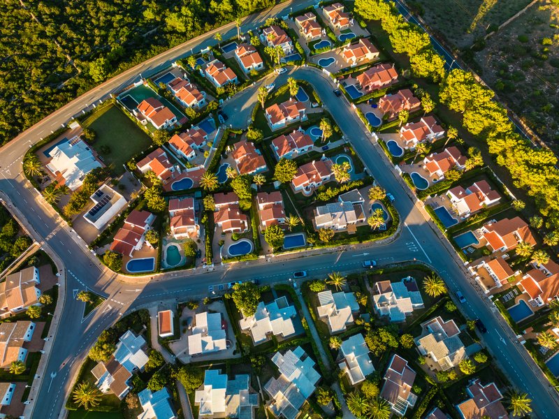 Toma con drone de uno de los vecindarios Casas Velaris.